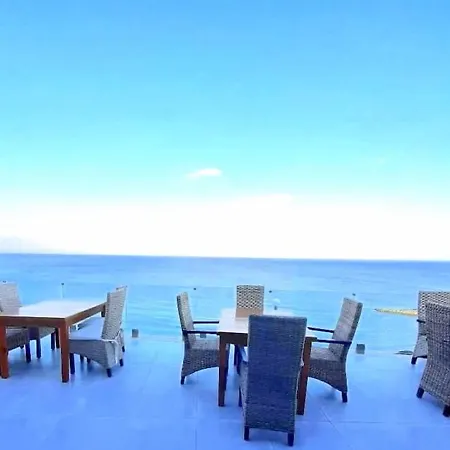 Burhans Place On The Beach & Restaurant & Pool At Rizokarpasso Nocleg ze śniadaniem *