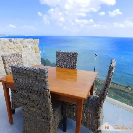 Burhans Place On The Beach & Restaurant & Pool At Rizokarpasso Bed & Breakfast *