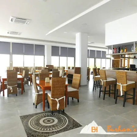 Burhans Place On The Beach & Restaurant & Pool At Rizokarpasso לינה וארוחת בוקר Rizokarpaso