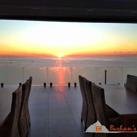 Burhans Place On The Beach & Restaurant & Pool At Rizokarpasso לינה וארוחת בוקר