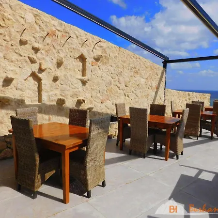 Burhans Place On The Beach & Restaurant & Pool At Rizokarpasso Bed & Breakfast *