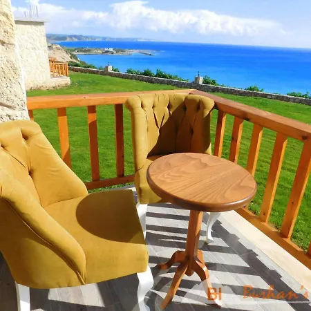 Burhans Place On The Beach & Restaurant & Pool At Rizokarpasso Bed & Breakfast