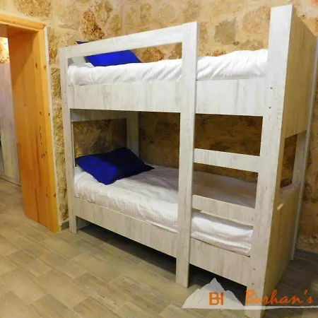 לינה וארוחת בוקר Burhans Place On The Beach & Restaurant & Pool At Rizokarpasso